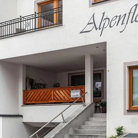 Alpenflora 1 Апартаменты *